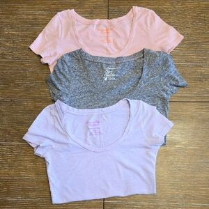 American Eagle Outfitters Pink and White Fitted Crop T-Shirt